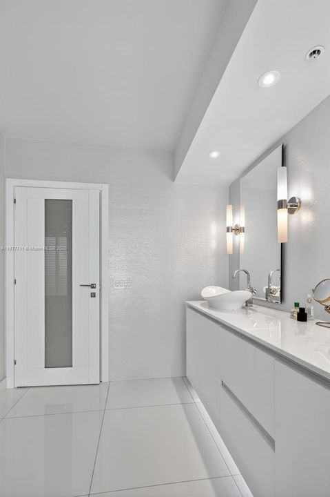 Active With Contract: $1,375,000 (3 beds, 2 baths, 2720 Square Feet)