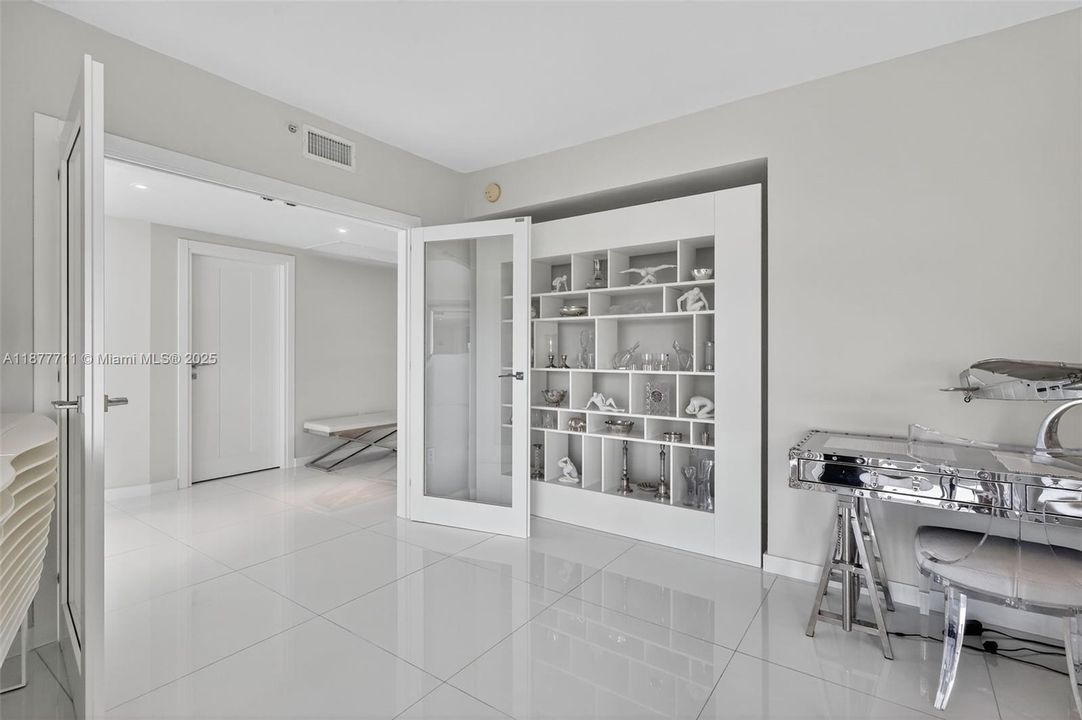 Active With Contract: $1,375,000 (3 beds, 2 baths, 2720 Square Feet)