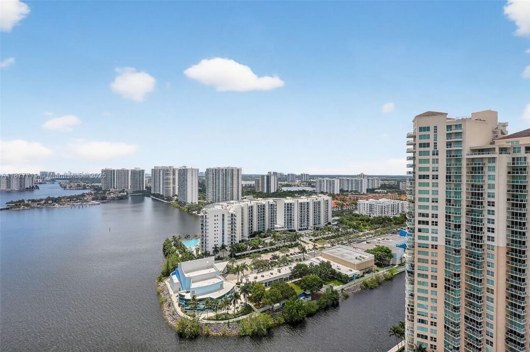 Active With Contract: $1,375,000 (3 beds, 2 baths, 2720 Square Feet)