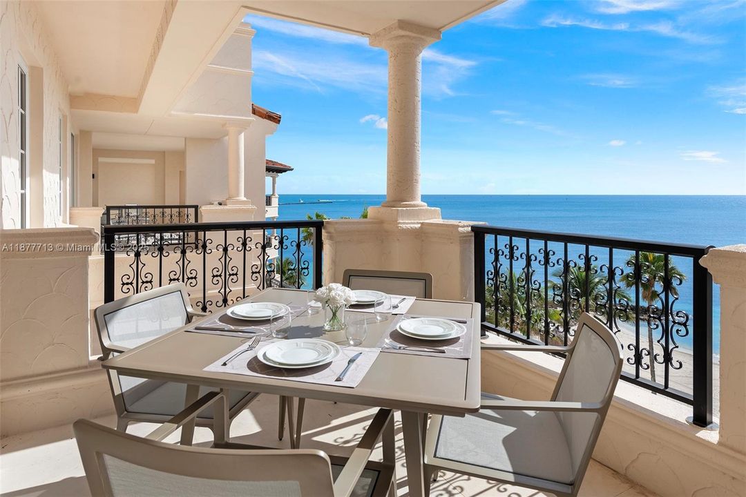 待售: $9,000,000 (2 贝兹, 2 浴室, 2530 平方英尺)