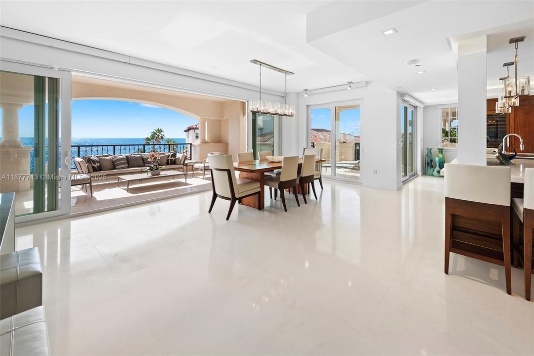 待售: $9,000,000 (2 贝兹, 2 浴室, 2530 平方英尺)