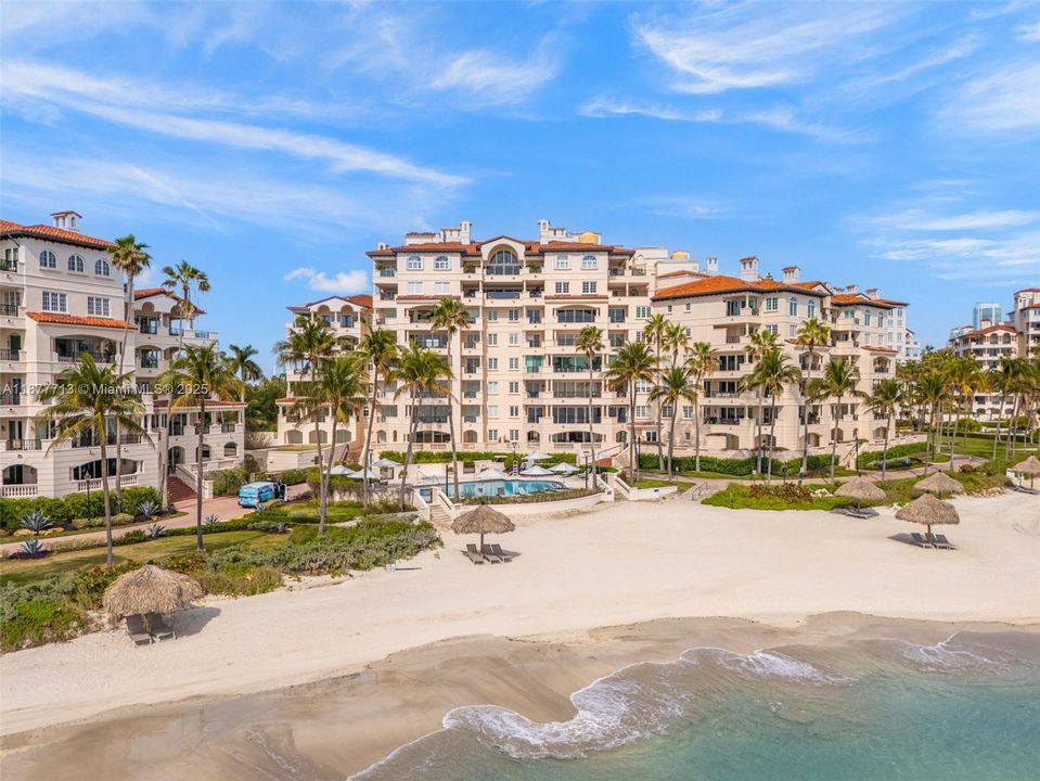 待售: $9,000,000 (2 贝兹, 2 浴室, 2530 平方英尺)