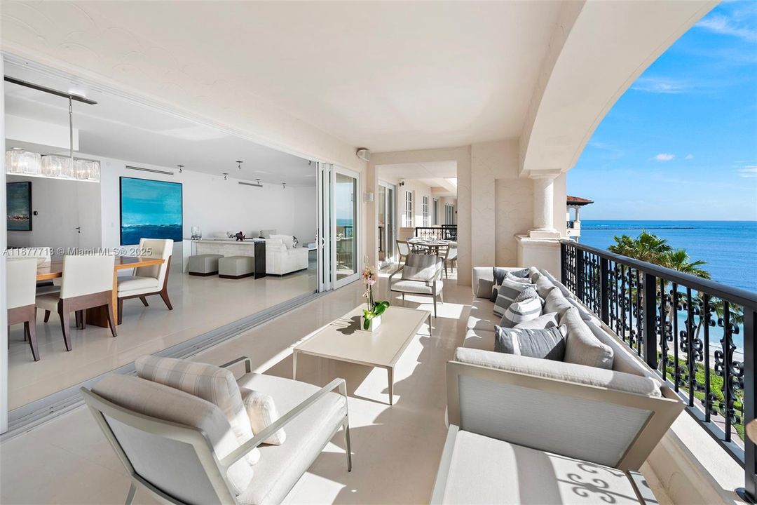 待售: $9,000,000 (2 贝兹, 2 浴室, 2530 平方英尺)