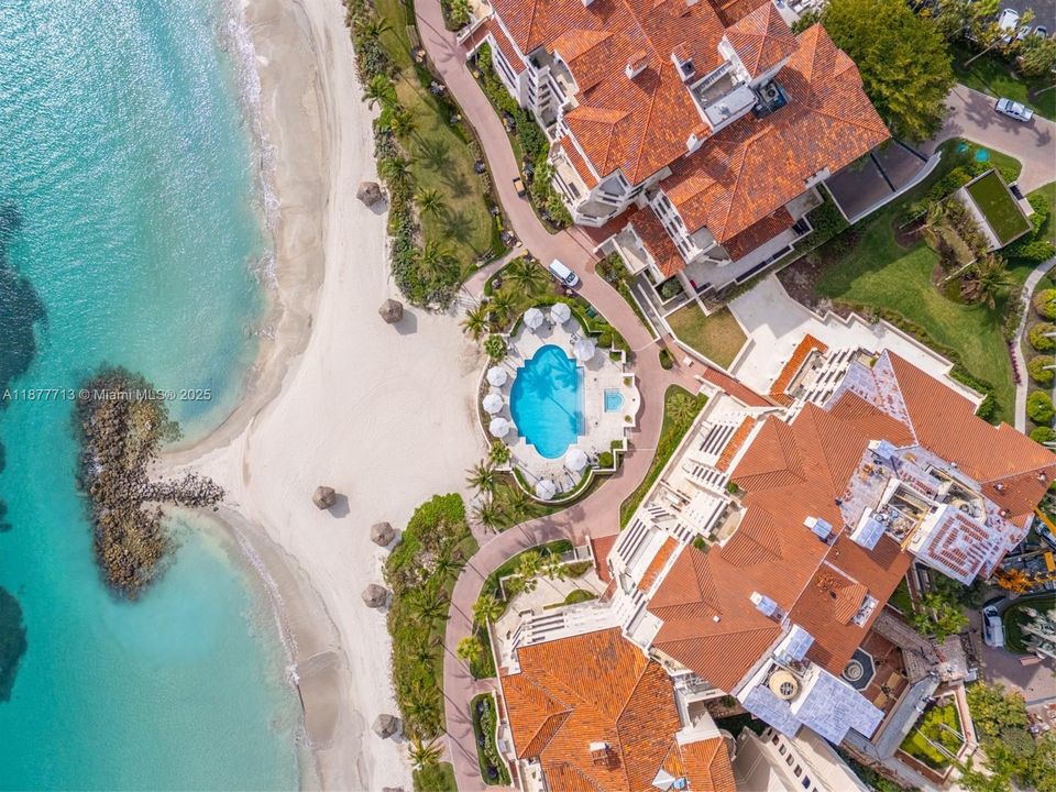 待售: $9,000,000 (2 贝兹, 2 浴室, 2530 平方英尺)