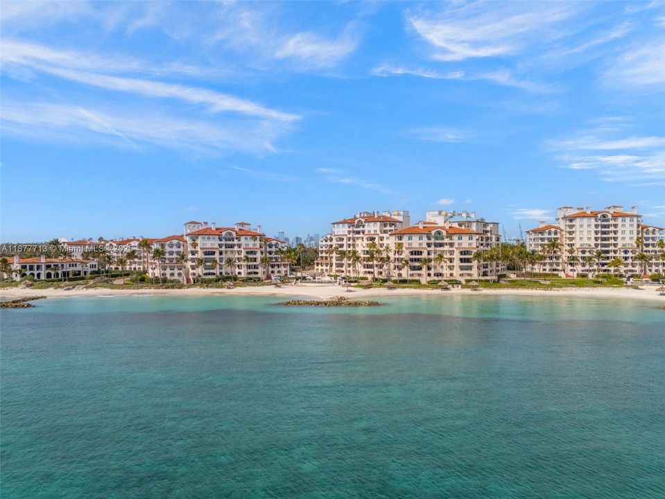 待售: $9,000,000 (2 贝兹, 2 浴室, 2530 平方英尺)