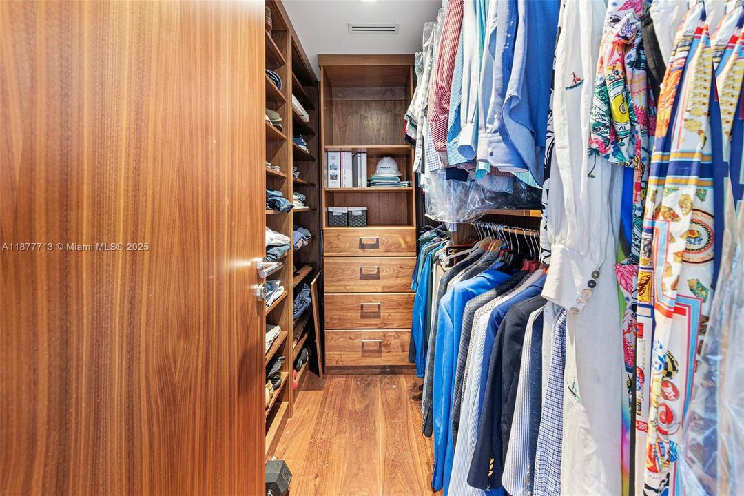 待售: $9,000,000 (2 贝兹, 2 浴室, 2530 平方英尺)