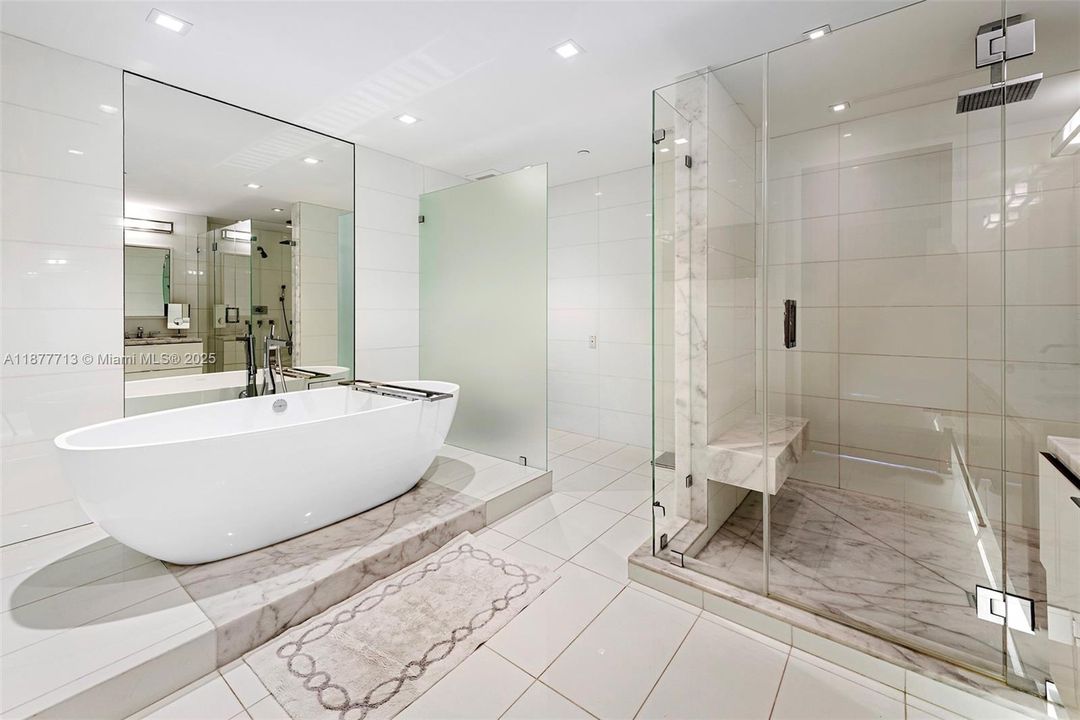 待售: $9,000,000 (2 贝兹, 2 浴室, 2530 平方英尺)