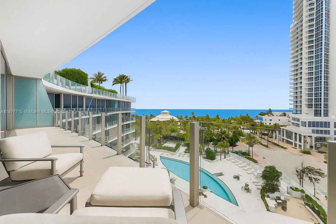 Recently Sold: $6,100,000 (3 beds, 3 baths, 1987 Square Feet)