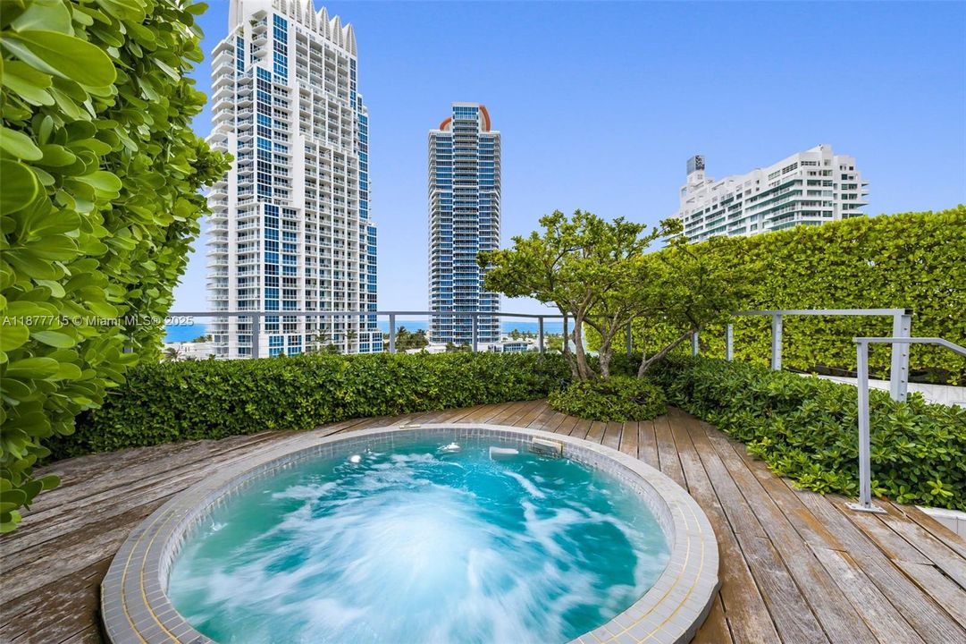 Recently Sold: $6,100,000 (3 beds, 3 baths, 1987 Square Feet)