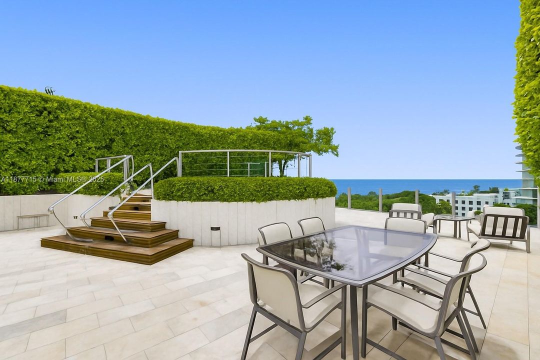 Recently Sold: $6,100,000 (3 beds, 3 baths, 1987 Square Feet)