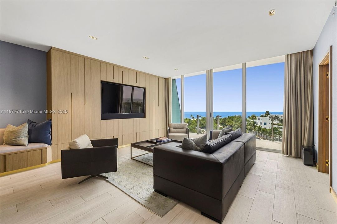 Recently Sold: $6,100,000 (3 beds, 3 baths, 1987 Square Feet)