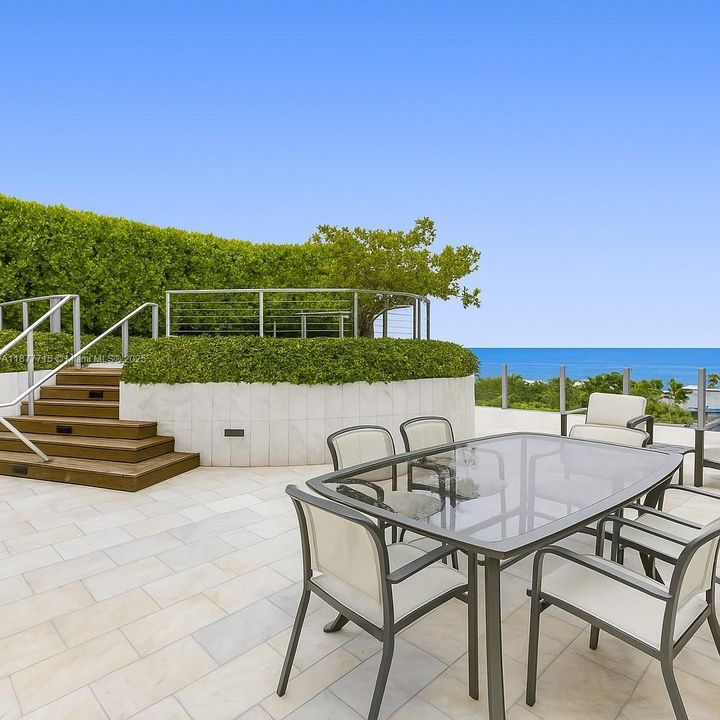 Recently Sold: $6,100,000 (3 beds, 3 baths, 1987 Square Feet)