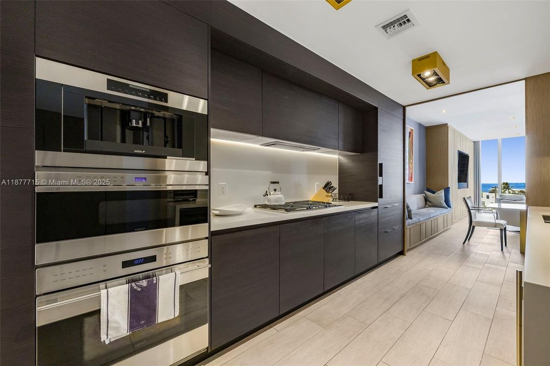 Recently Sold: $6,100,000 (3 beds, 3 baths, 1987 Square Feet)