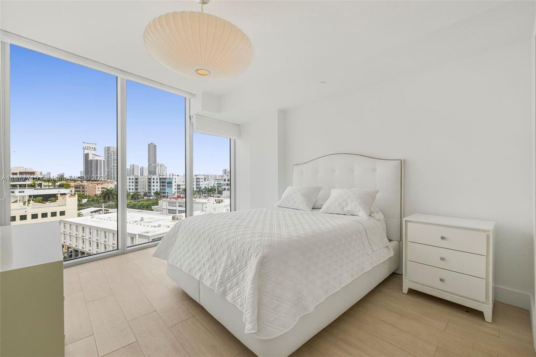 Recently Sold: $6,100,000 (3 beds, 3 baths, 1987 Square Feet)