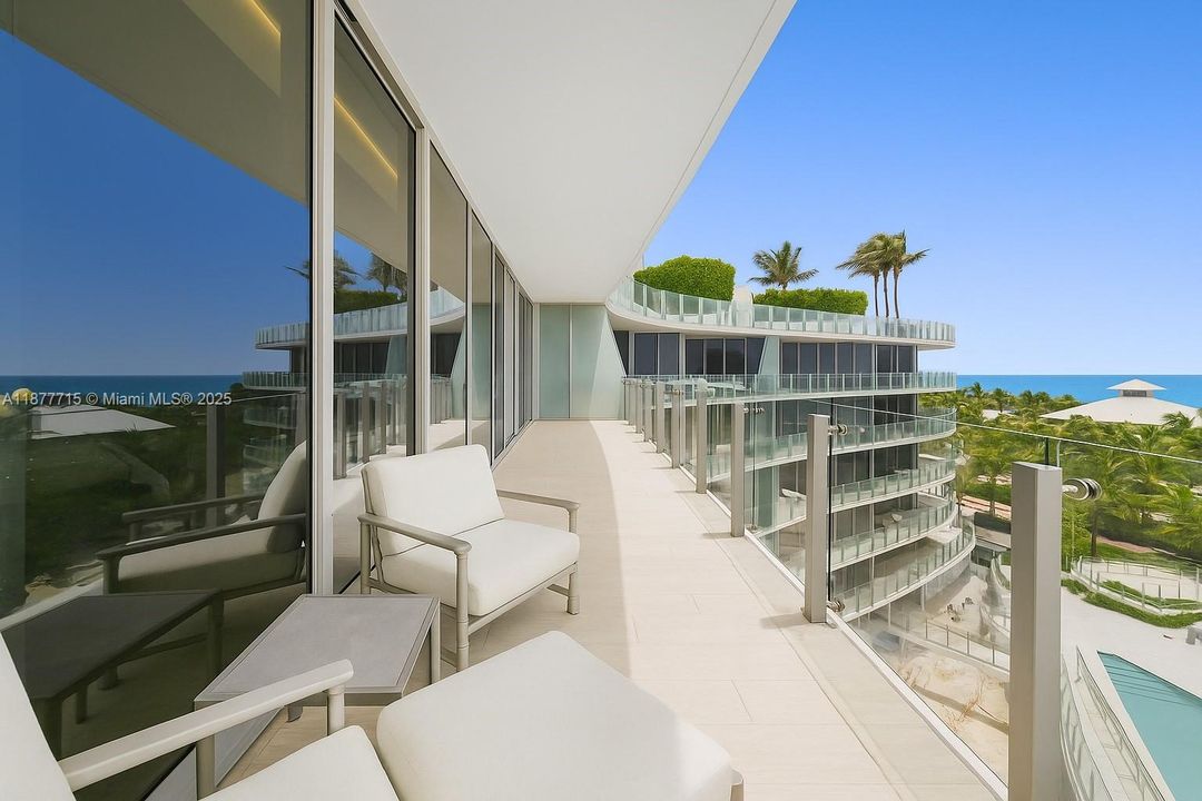 Recently Sold: $6,100,000 (3 beds, 3 baths, 1987 Square Feet)