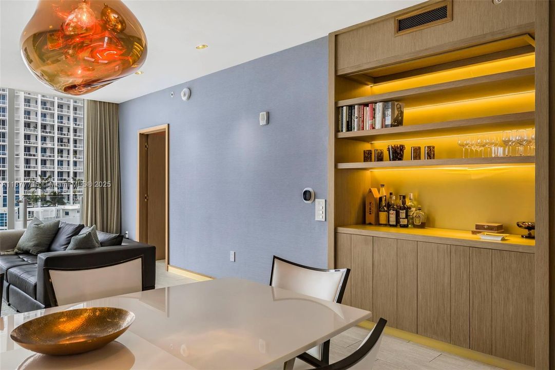 Recently Sold: $6,100,000 (3 beds, 3 baths, 1987 Square Feet)