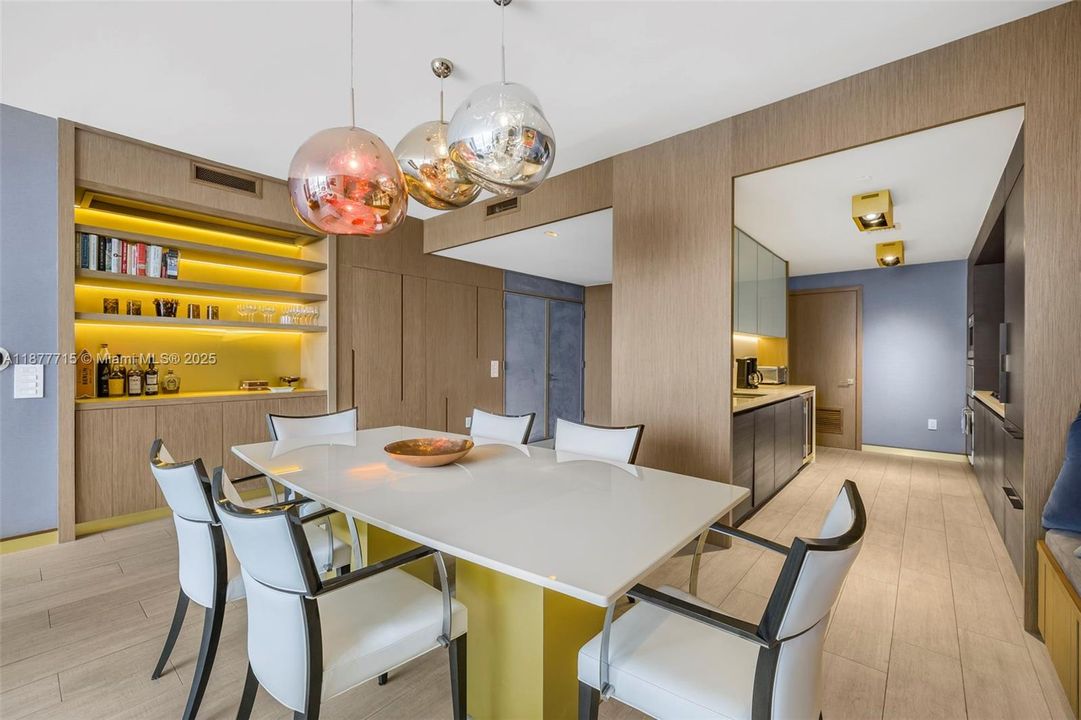 Recently Sold: $6,100,000 (3 beds, 3 baths, 1987 Square Feet)