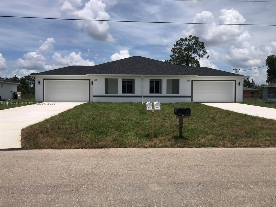 For Rent: $2,200 (3 beds, 2 baths, 1960 Square Feet)