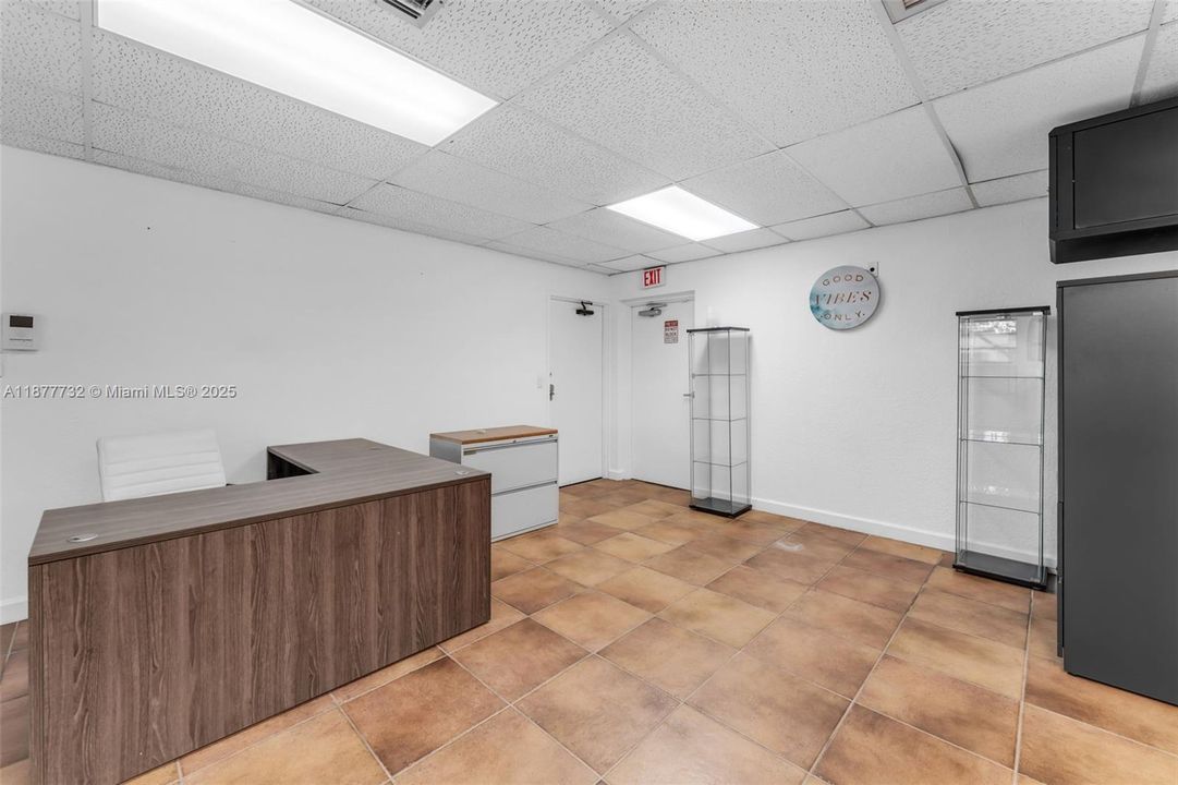 Под контрактом: $2,200 (0 спален, 0 ванн, 0 Квадратных фут)