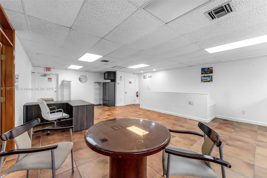 Под контрактом: $2,200 (0 спален, 0 ванн, 0 Квадратных фут)