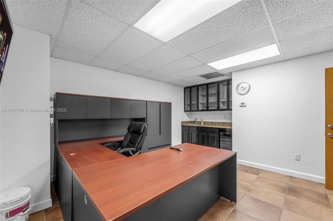 Под контрактом: $2,200 (0 спален, 0 ванн, 0 Квадратных фут)