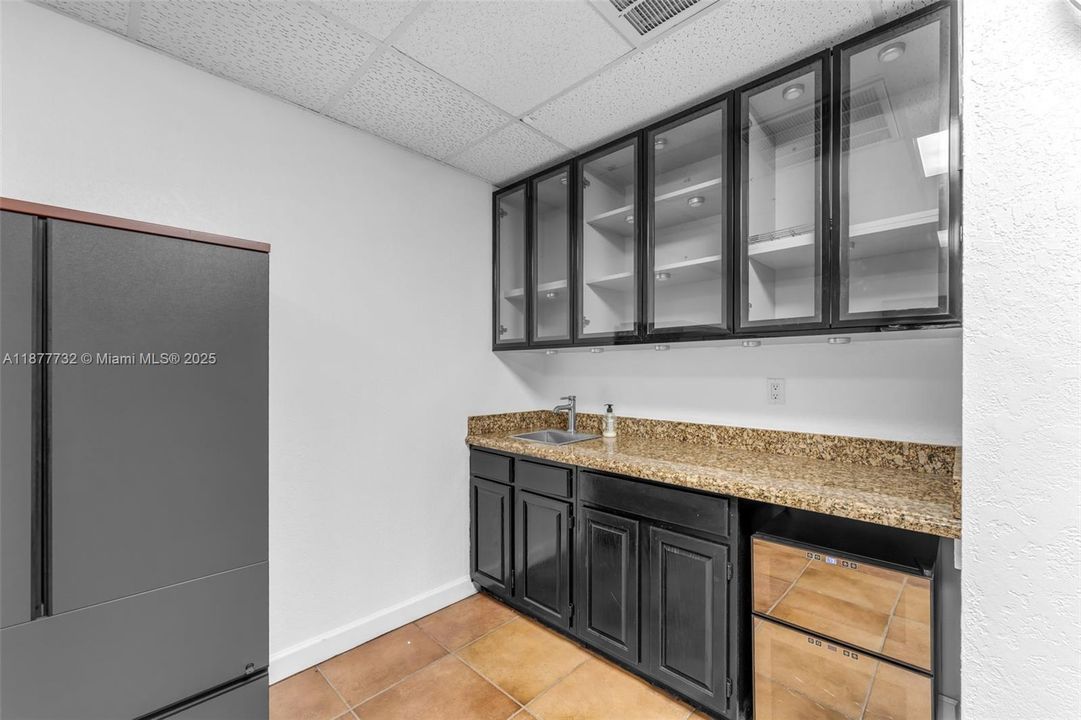 Под контрактом: $2,200 (0 спален, 0 ванн, 0 Квадратных фут)