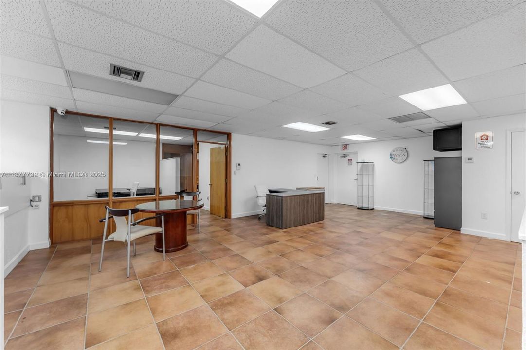 Под контрактом: $2,200 (0 спален, 0 ванн, 0 Квадратных фут)