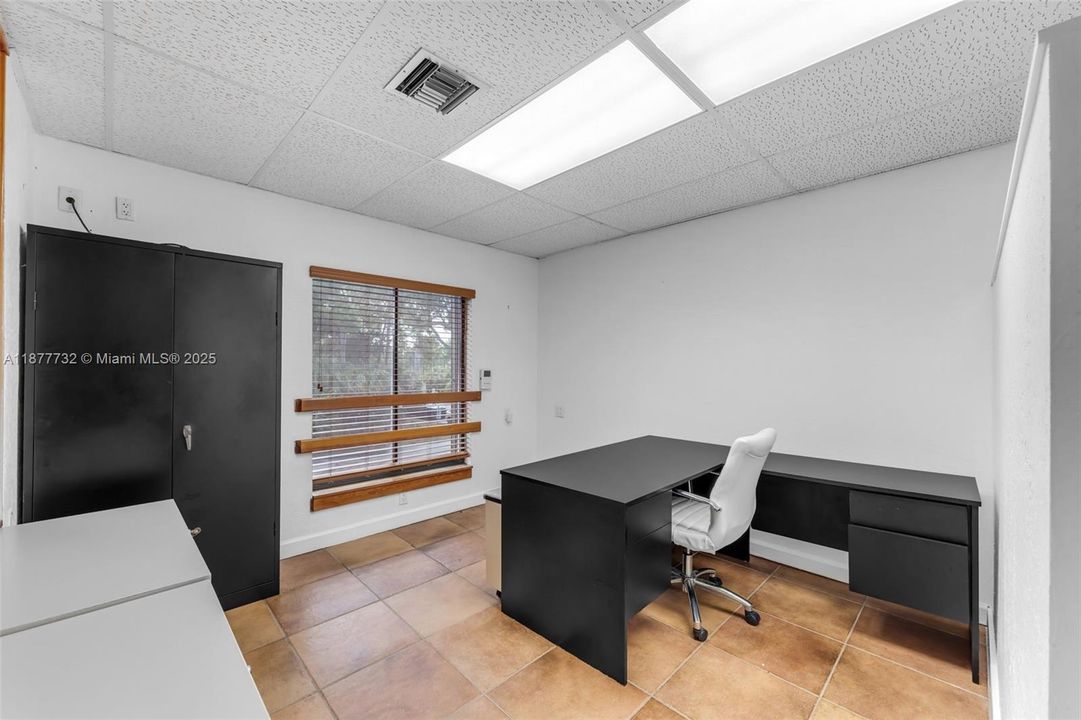 Под контрактом: $2,200 (0 спален, 0 ванн, 0 Квадратных фут)