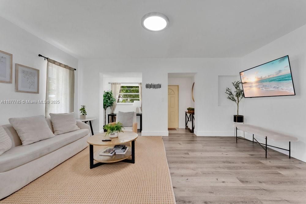 待售: $600,000 (3 贝兹, 2 浴室, 1178 平方英尺)