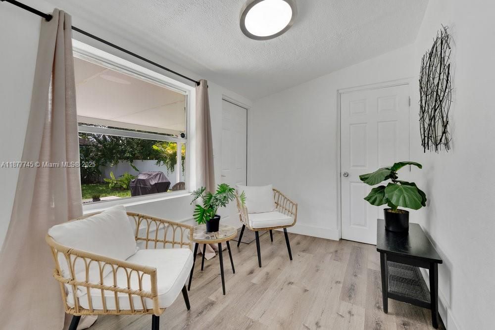 待售: $600,000 (3 贝兹, 2 浴室, 1178 平方英尺)