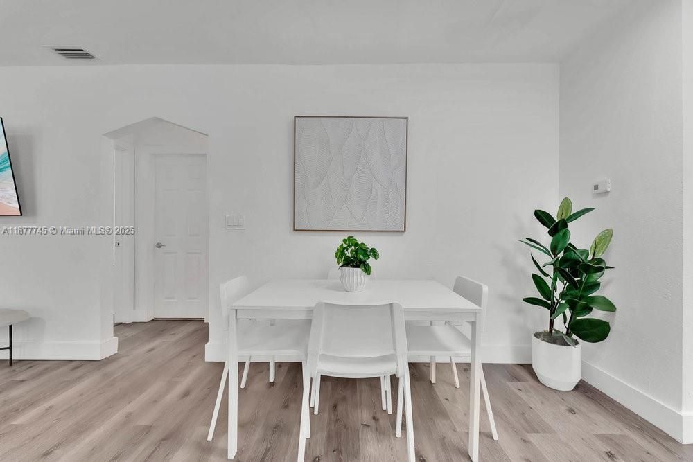 待售: $600,000 (3 贝兹, 2 浴室, 1178 平方英尺)