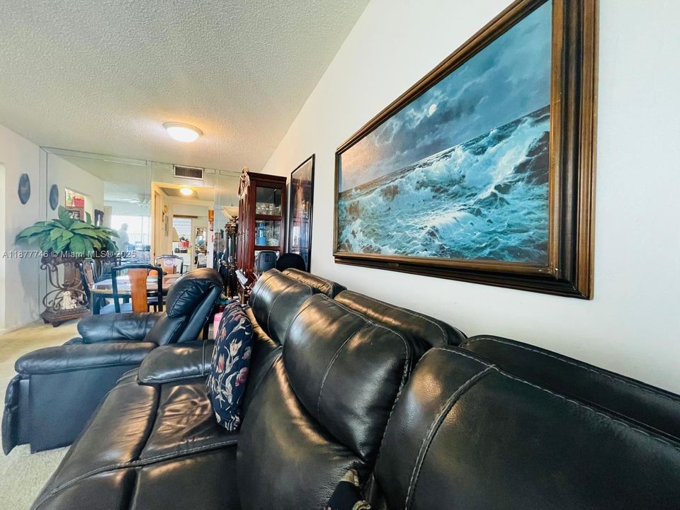 待售: $84,900 (1 贝兹, 1 浴室, 720 平方英尺)