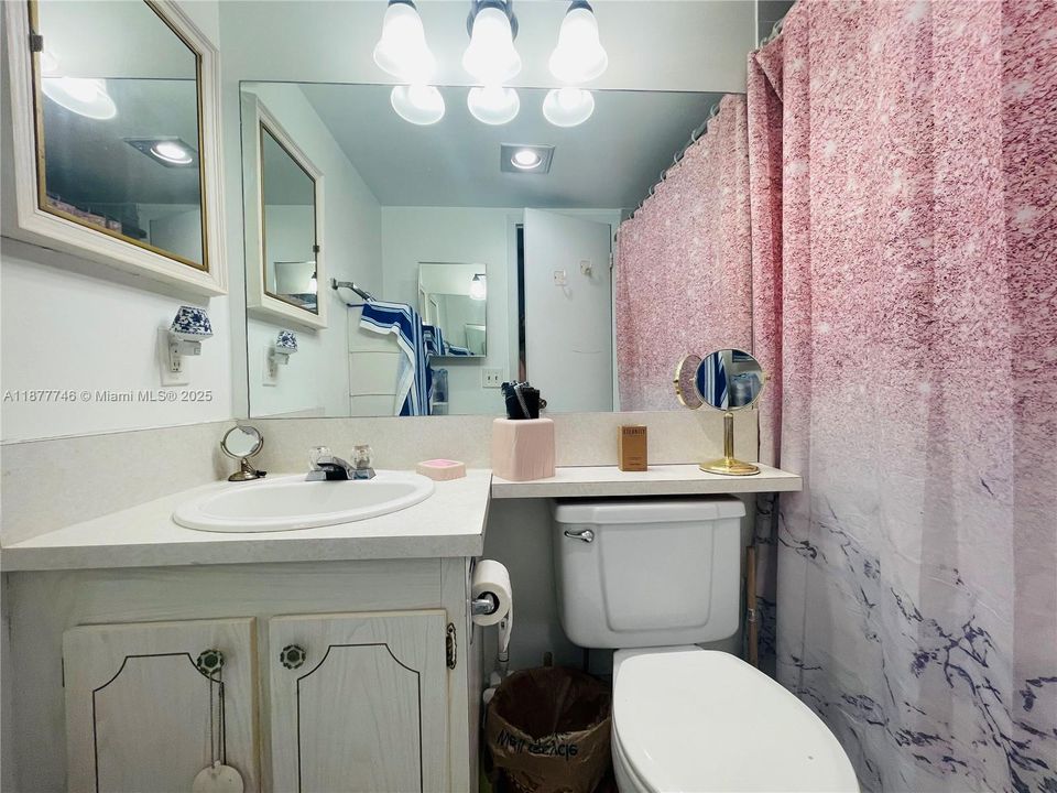 待售: $84,900 (1 贝兹, 1 浴室, 720 平方英尺)