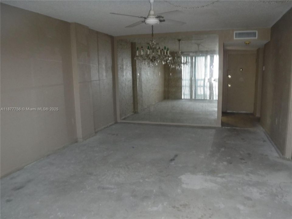 Active With Contract: $100,000 (1 beds, 1 baths, 840 Square Feet)