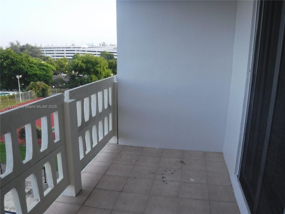 Active With Contract: $100,000 (1 beds, 1 baths, 840 Square Feet)