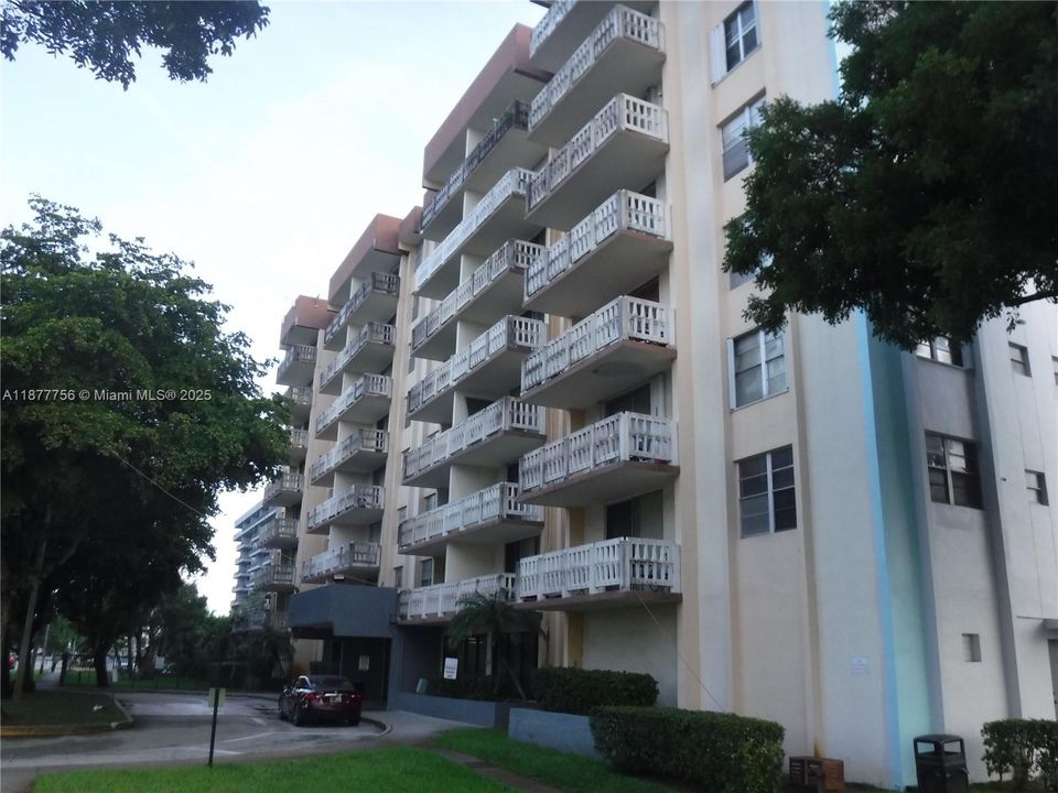 Active With Contract: $100,000 (1 beds, 1 baths, 840 Square Feet)