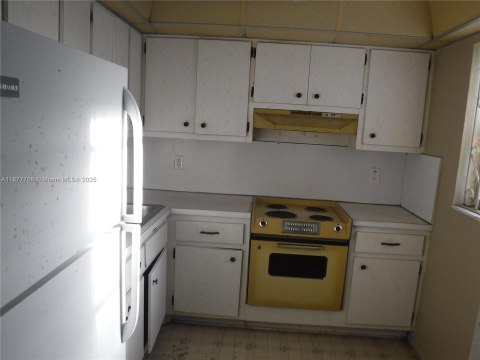 Active With Contract: $100,000 (1 beds, 1 baths, 840 Square Feet)