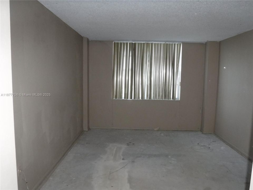 Active With Contract: $100,000 (1 beds, 1 baths, 840 Square Feet)