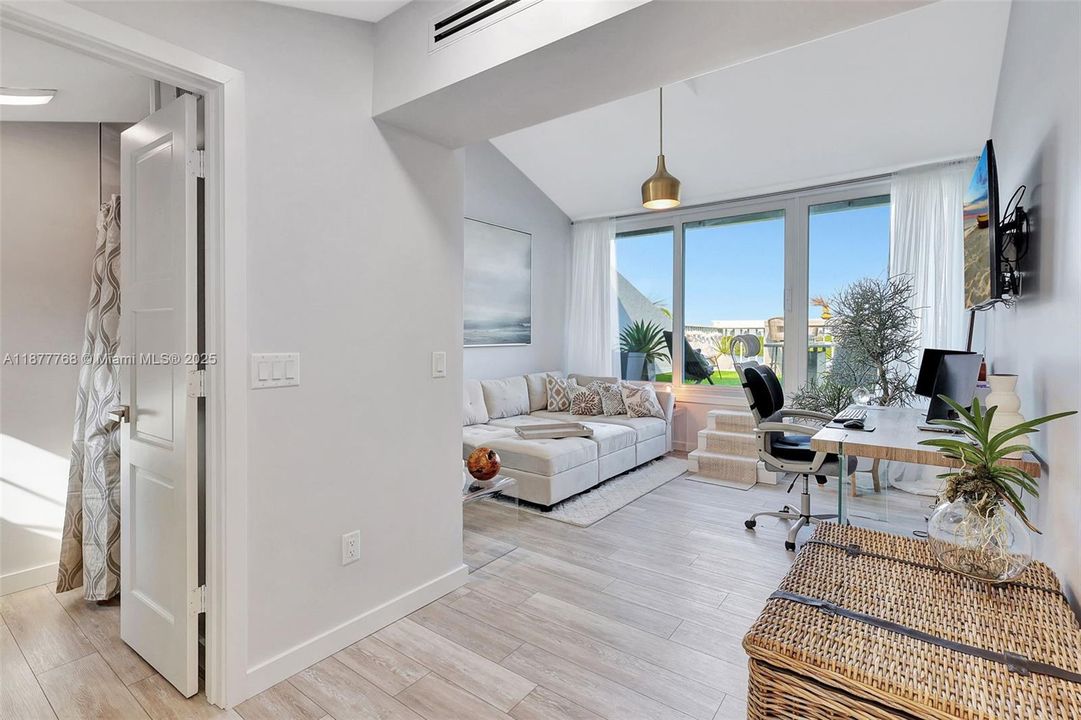 На продажу: $749,000 (2 спален, 2 ванн, 1695 Квадратных фут)