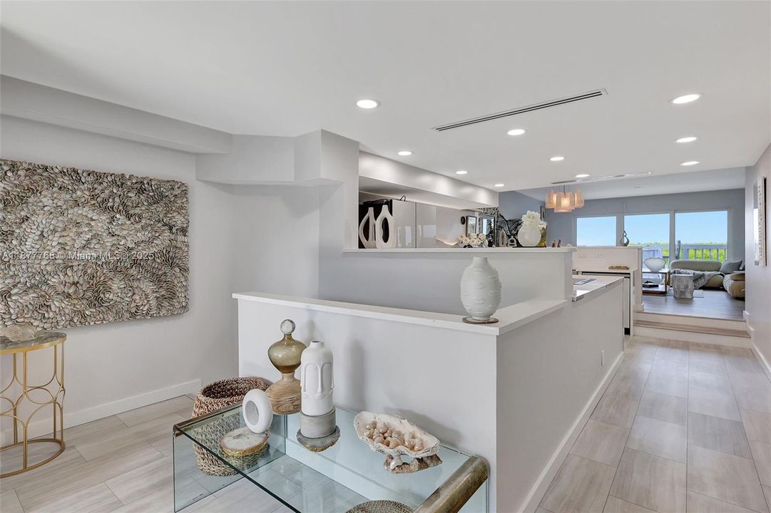 На продажу: $749,000 (2 спален, 2 ванн, 1695 Квадратных фут)