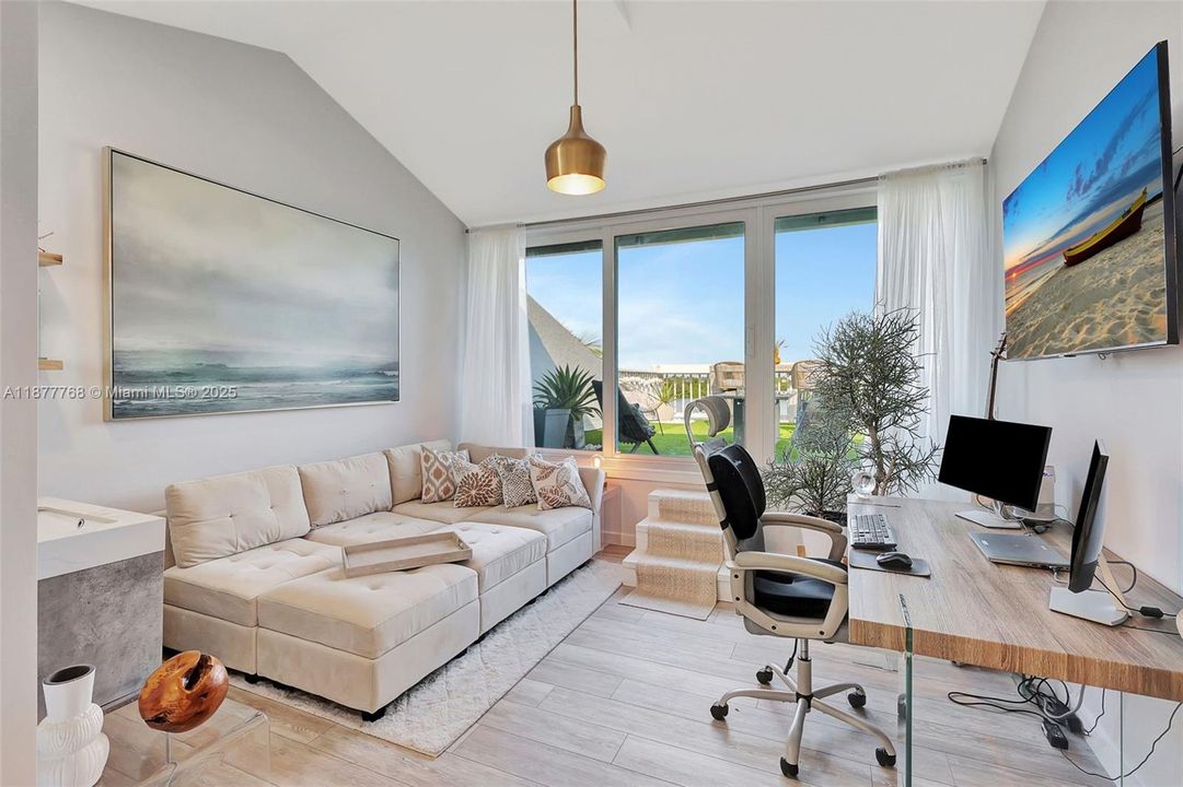 На продажу: $749,000 (2 спален, 2 ванн, 1695 Квадратных фут)