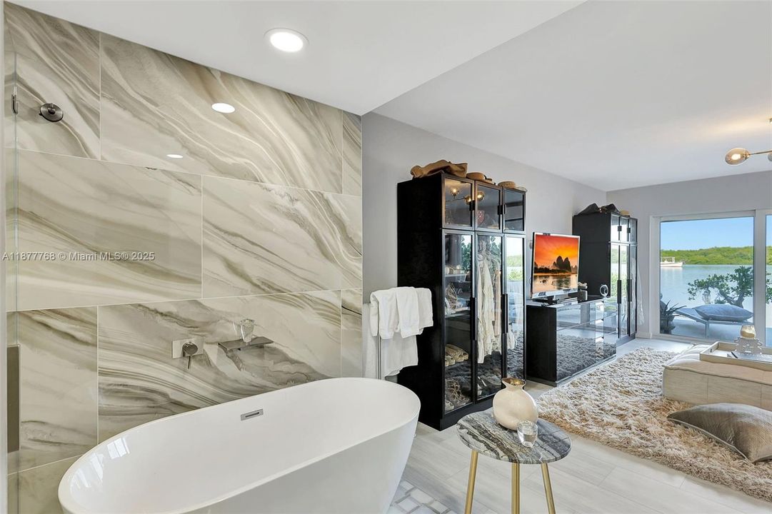 На продажу: $749,000 (2 спален, 2 ванн, 1695 Квадратных фут)