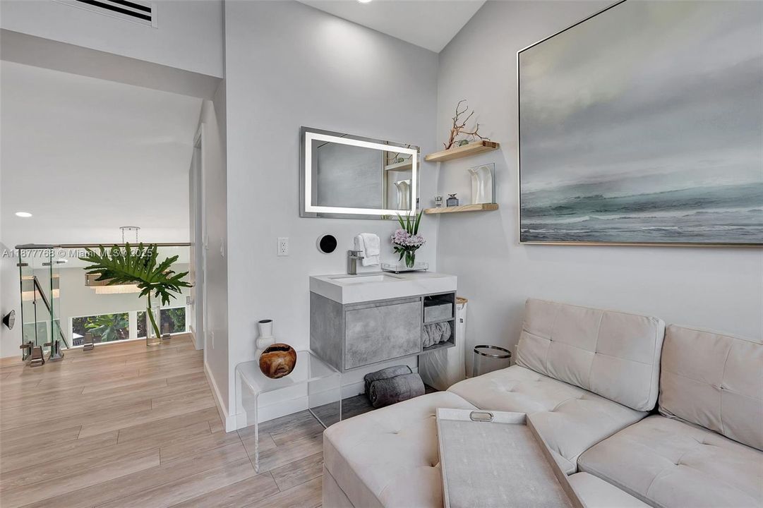 На продажу: $749,000 (2 спален, 2 ванн, 1695 Квадратных фут)