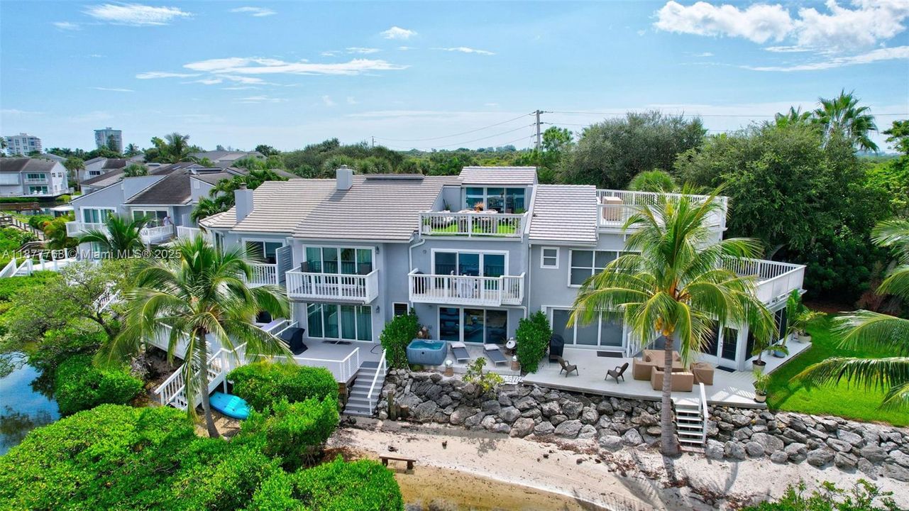 На продажу: $749,000 (2 спален, 2 ванн, 1695 Квадратных фут)