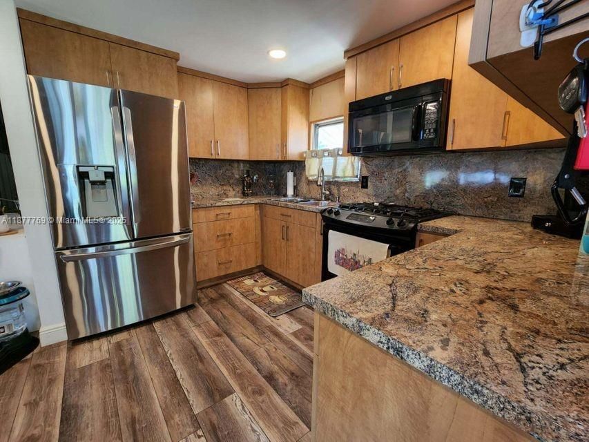 Activo con contrato: $699,000 (2 camas, 2 baños, 864 Pies cuadrados)