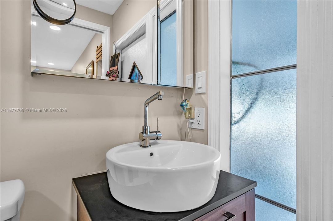 Activo con contrato: $699,000 (2 camas, 2 baños, 864 Pies cuadrados)