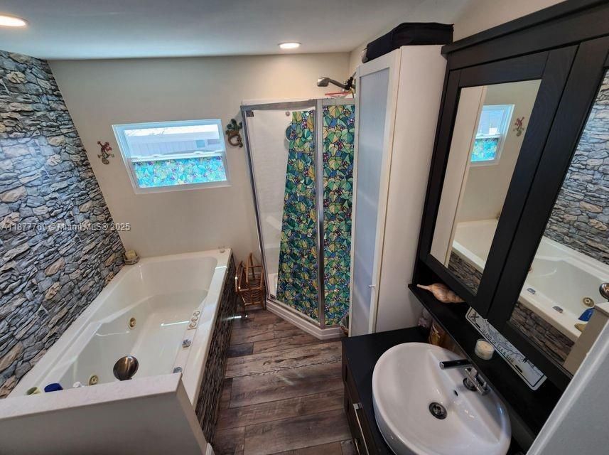 Activo con contrato: $699,000 (2 camas, 2 baños, 864 Pies cuadrados)