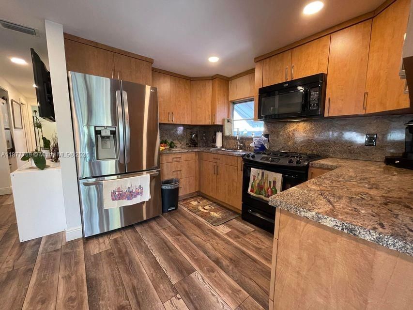 Activo con contrato: $699,000 (2 camas, 2 baños, 864 Pies cuadrados)