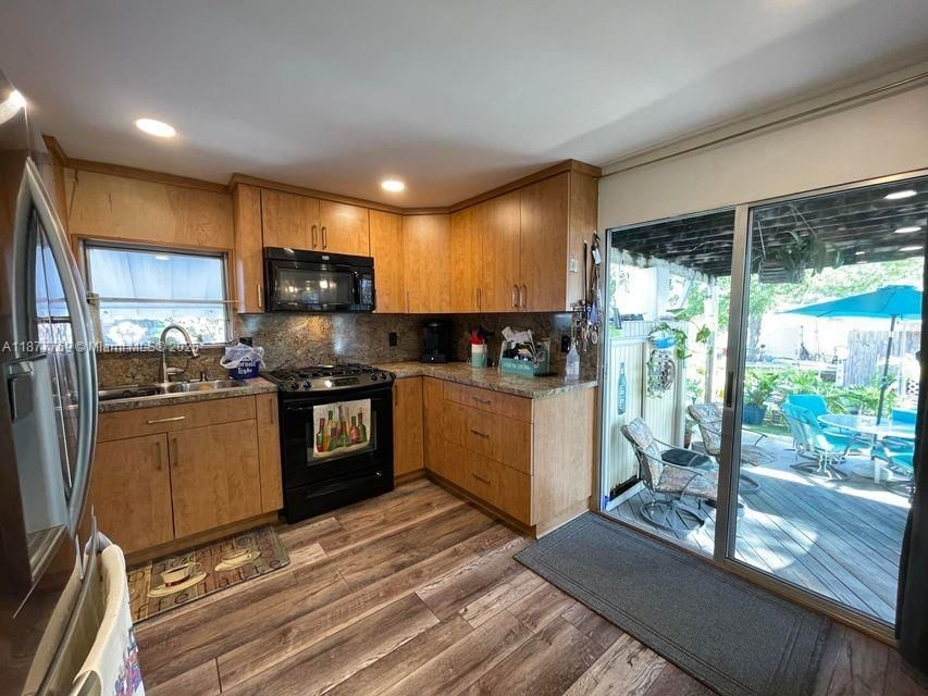 Activo con contrato: $699,000 (2 camas, 2 baños, 864 Pies cuadrados)