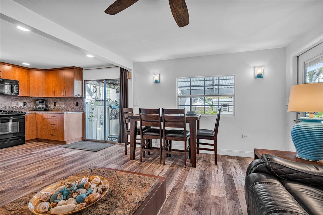 Activo con contrato: $699,000 (2 camas, 2 baños, 864 Pies cuadrados)